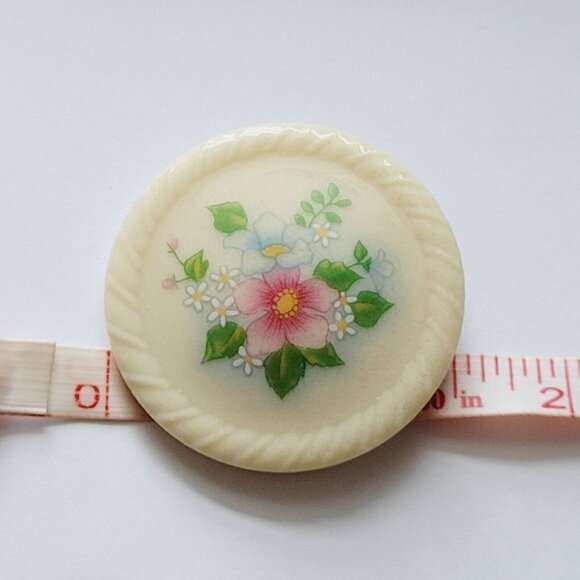 Vintage Avon Spring Bouquet Ceramic Brooch Signed Feminine Spring Flowers EUC - Picture 5 of 5